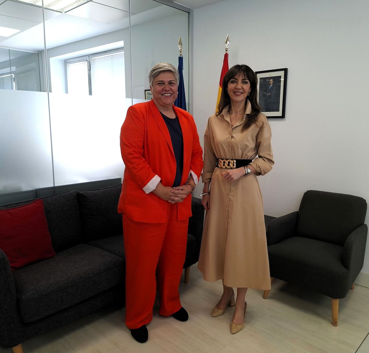 La comisionada de Transparencia de Canarias, Noelia García, y la presidenta del Consejo de Transparencia, Concepción Campos