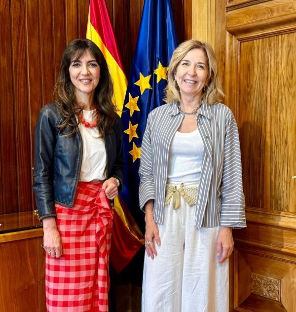 La presidenta del Consejo de Transparencia, Concepción Campos, y la presidenta-directora de la Fábrica Nacional de Moneda y Timbre, Isabel Valldecabres