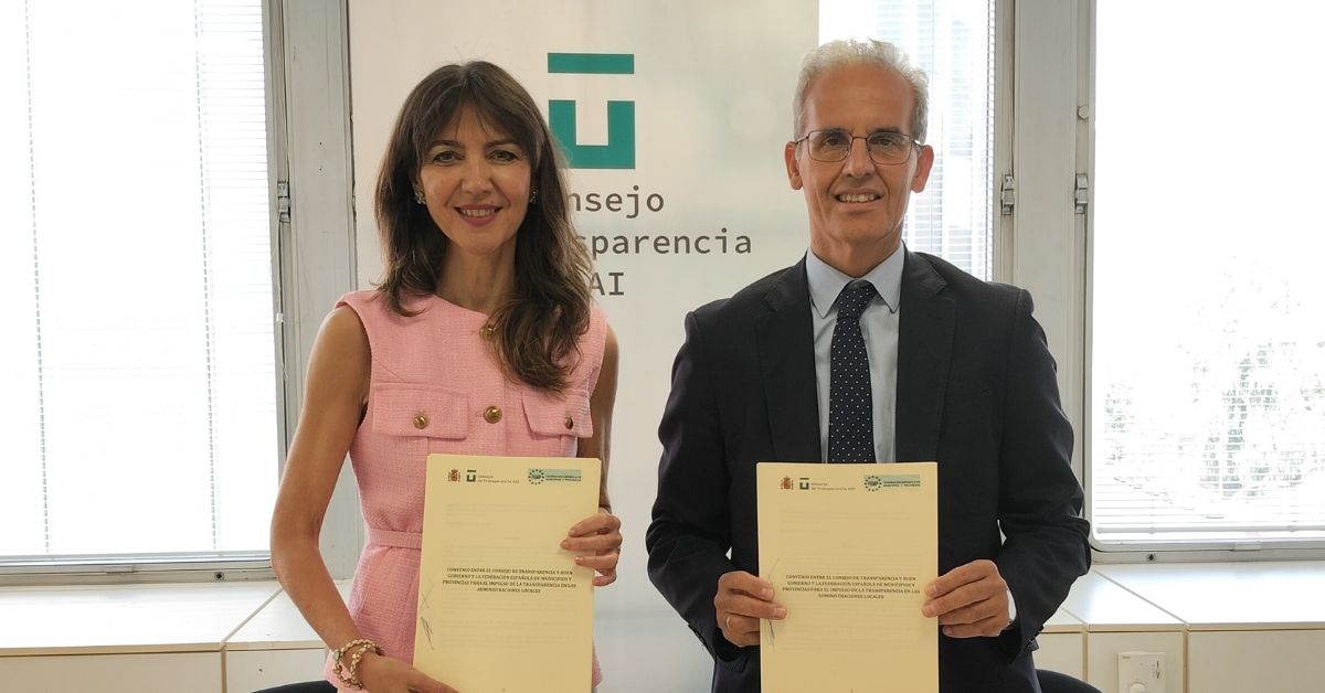 Firma del convenio entre el Consejo de Transparencia y la FEMP