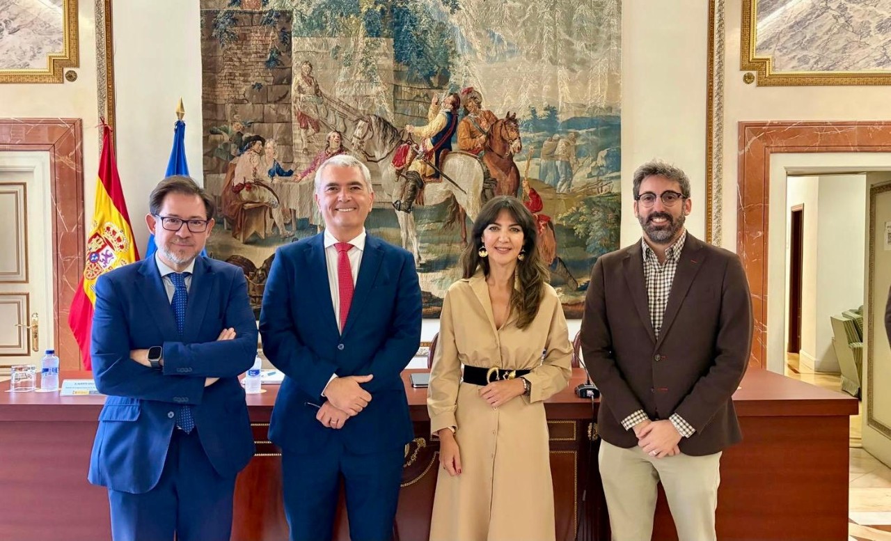 Photo of the participants in the round table "Democracy and AI. A vision from the institutions", within the framework of the day of presentation of the Charter of Principles to guarantee a democratic use of AI
