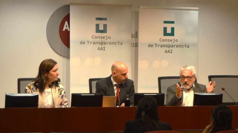 Isabel Lombardero, Gonzalo Gomez eta Jose Manuel Jover, ate irekien jardunaldian