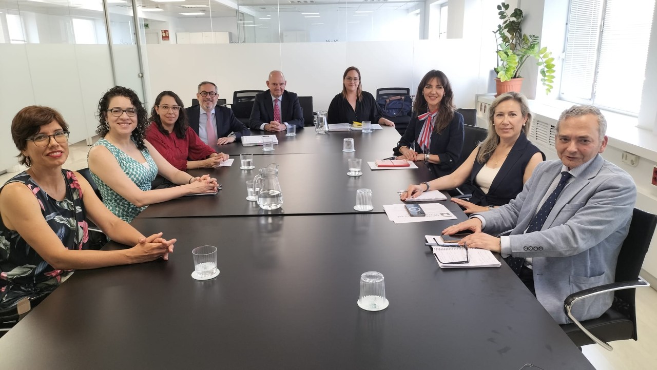 Participantes na reunión entre o Consello de Transparencia, Transparencia para o Pobo de México e o Contraloría Xeneral da Unión do Brasil