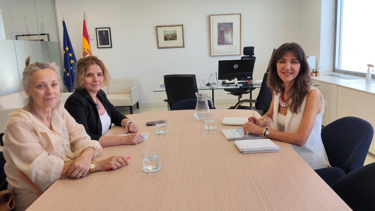 Reunión entre a presidenta da nova Axencia de Avaliación das Políticas Públicas, Milagres Paniagua, e a presidenta do Consello de Transparencia, Concepción Campos